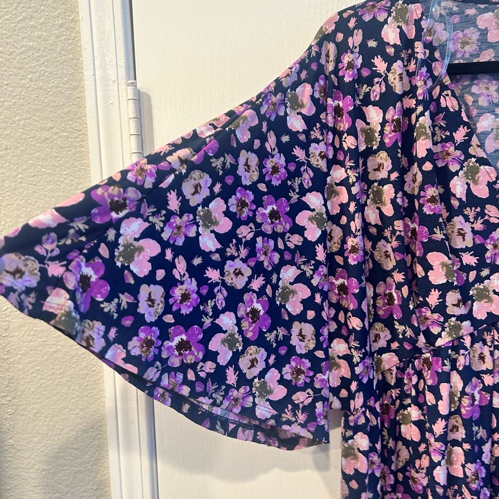 dear Scarlett top. Sz M . Lots of stretch. Never worn. Style plus comfort.